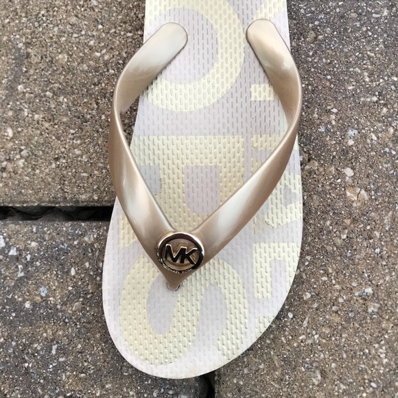MK - Michael Kors - Gold Slippers Size 7 + 🎁 FREE GIFTS 🎁 - Picture 7 of 10